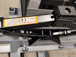 Scherenwagenheber zur Abstützung des Anhängers